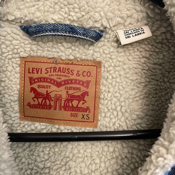 Levi’s Sherpa Jean Jacket - Picture 2 of 4